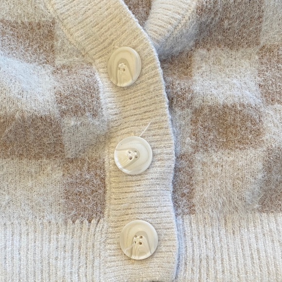 Altar’d State size small-juniors. Checkered Beige and Cream cropped Sweater - Picture 6 of 8